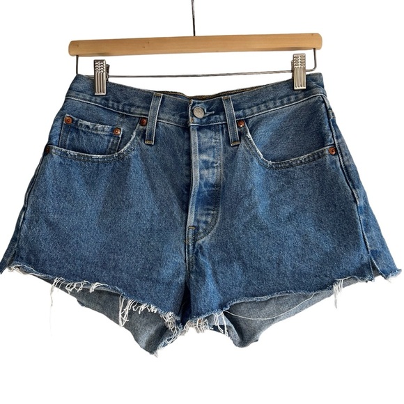 Levi’s 501 cut off jean shorts in classic blue denim size 27 excellent condition - Picture 1 of 12